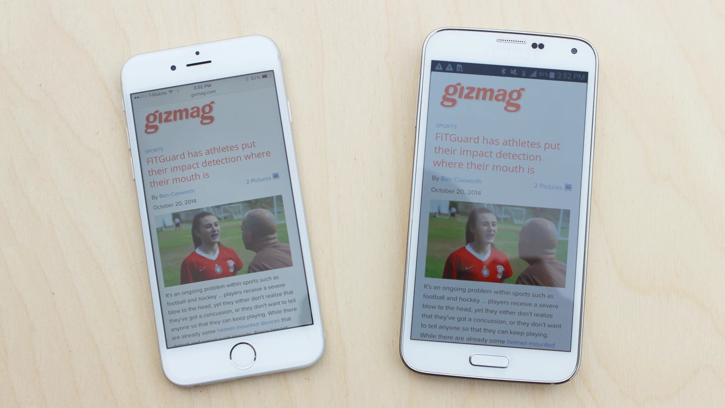 iPhone 6 (left) with the Galaxy S5 (Photo: Will Shanklin/Gizmag.com)