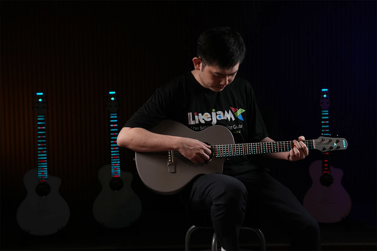 The Litejam Neo packs a ton of features to learn and play guitar, thanks to an RGB lighting system and a versatile companion app