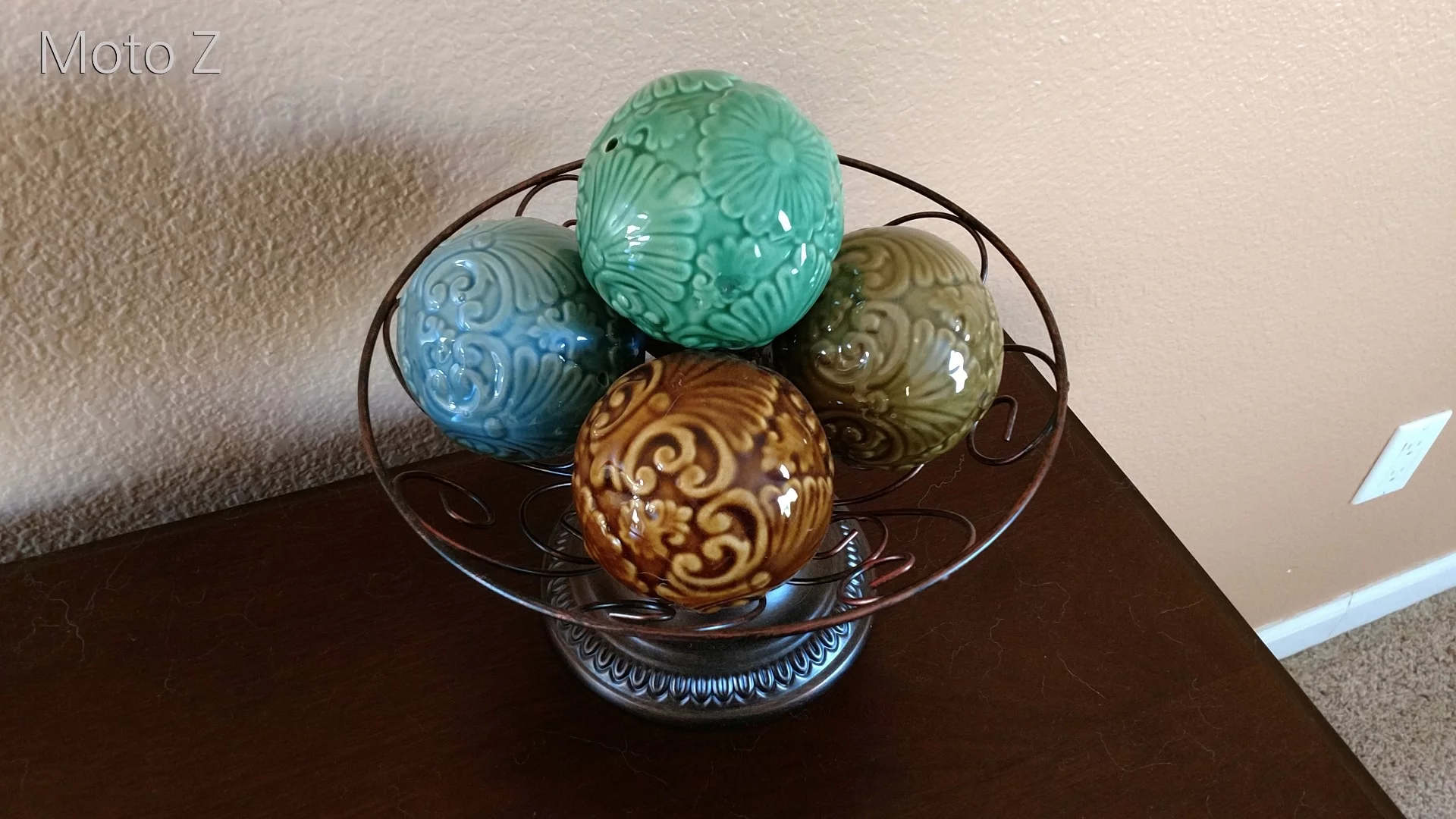 Moto Z Droid camera sample: Indoors, medium light