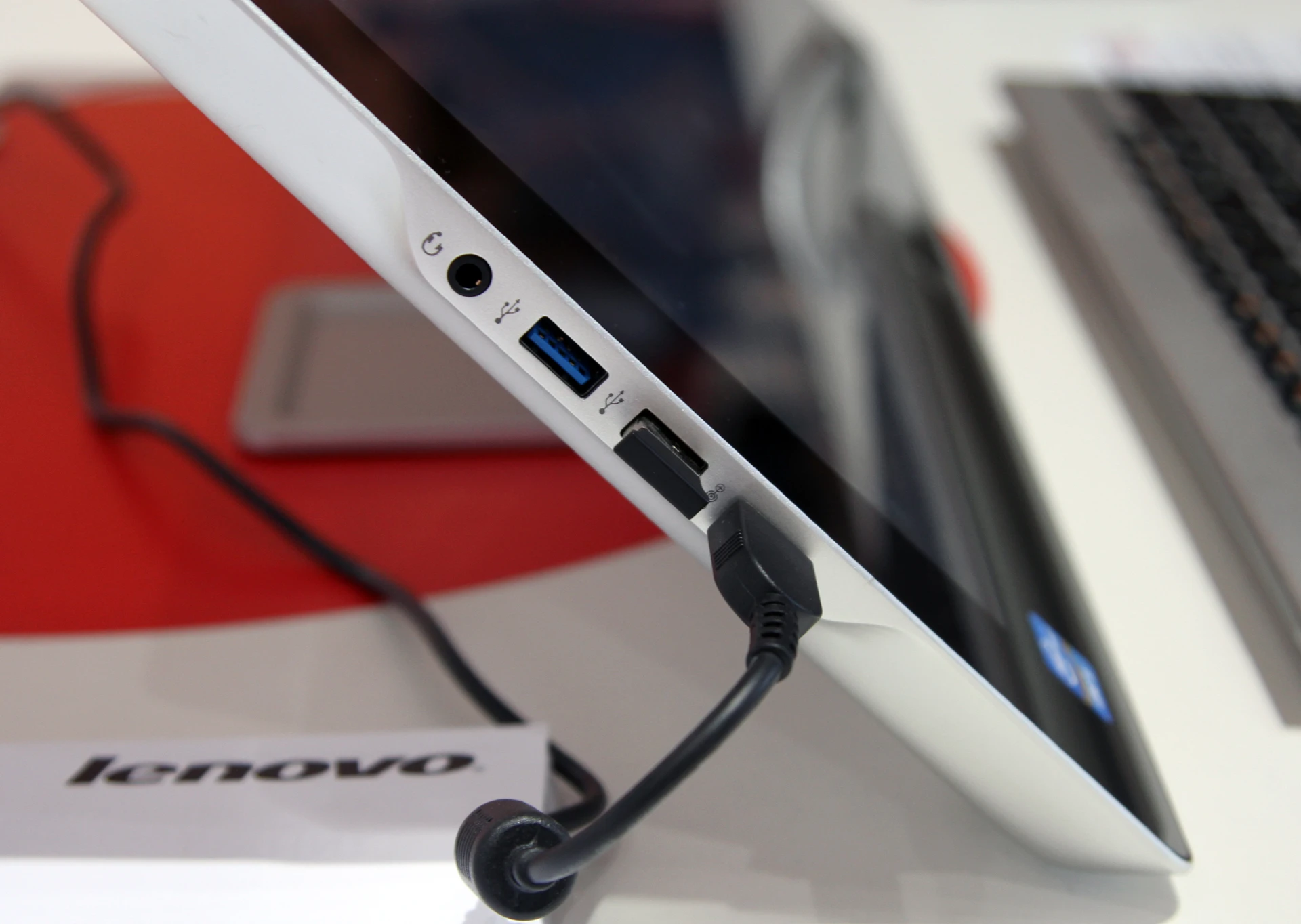 The Flex 20 sports two USB 3.0 ports