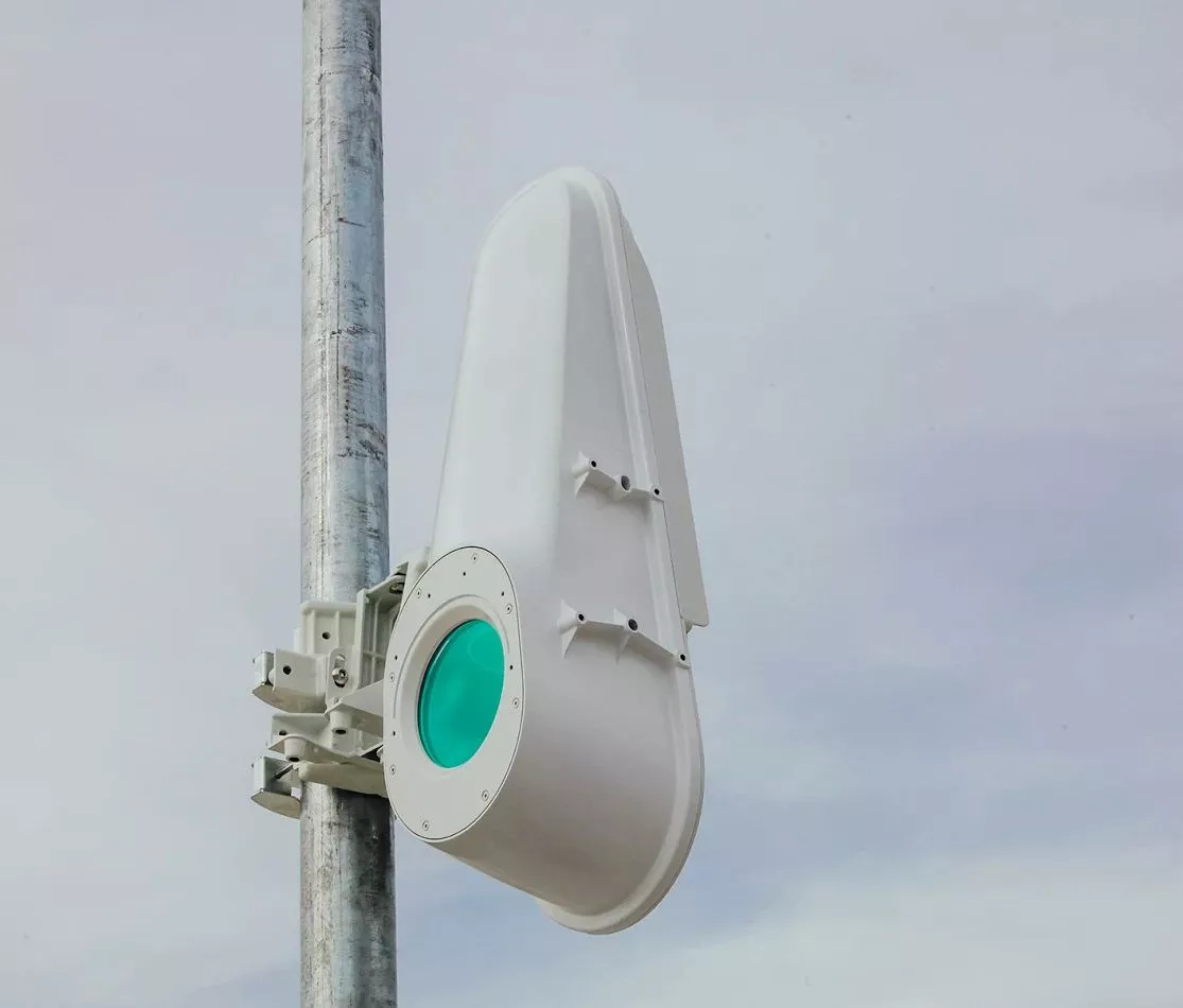 A narrow, invisible beam of light is used to transmit data between two network terminals