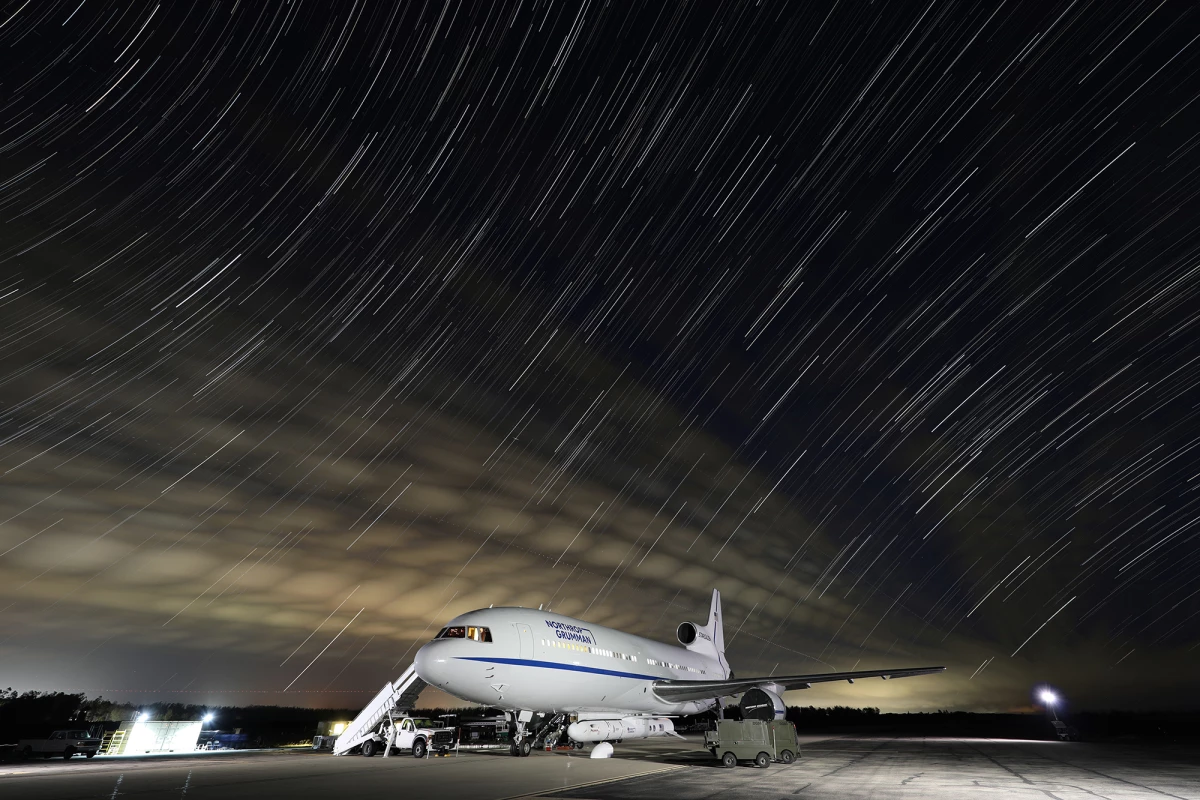 The "Stargazer" L-1011 aircraft with the Pegasus XL rocket attached