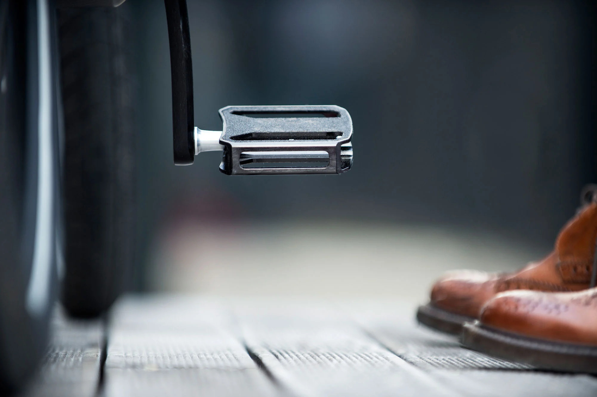 The e-bike features milled CNC pedals