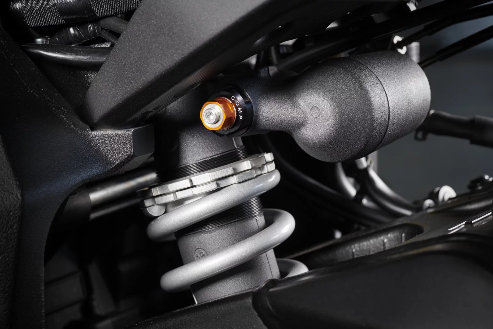 Fully adjustable rear shock