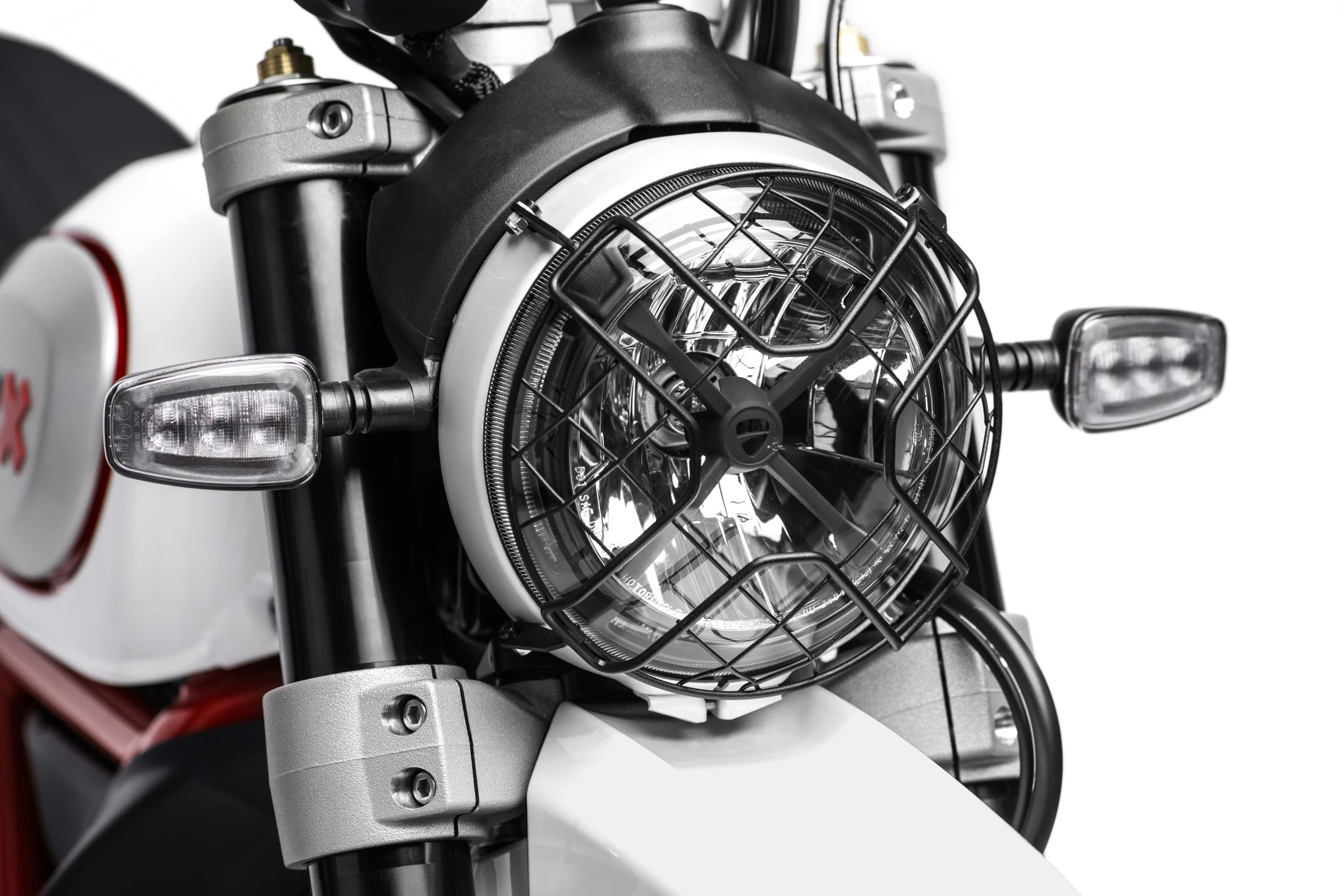 A type-approved headlight mesh guard that lends an off-road feel to the Desert Sled