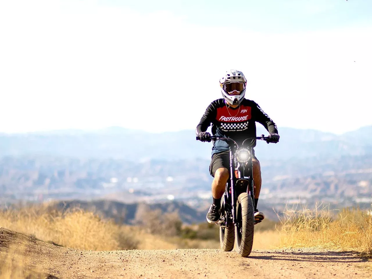 In the city or out on the trails, the Cross has a per-charge range of up to 125 miles