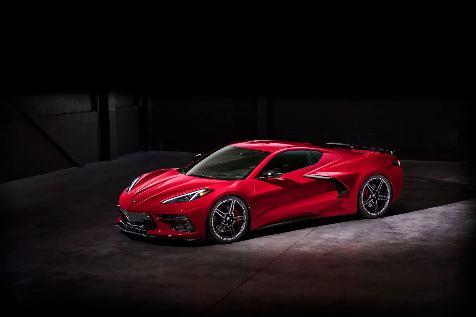 What’s most notable for the new mid-engined Corvette is the aggressive way the new ‘Vette pushes the air with a lower front fascia resembling British racers and a rear haunch and side intake that might remind one of Italian makes