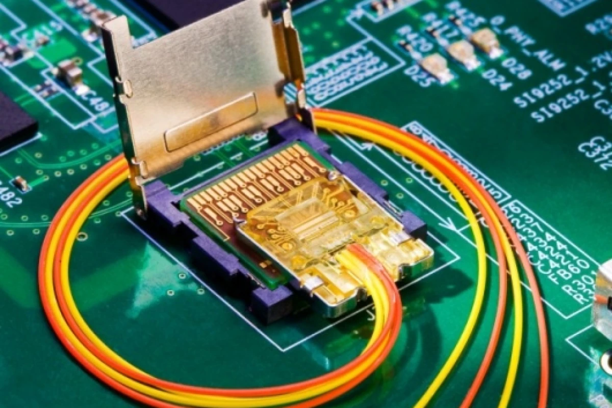 Intel is preparing to ship Light Peak components for device adoption in 2010