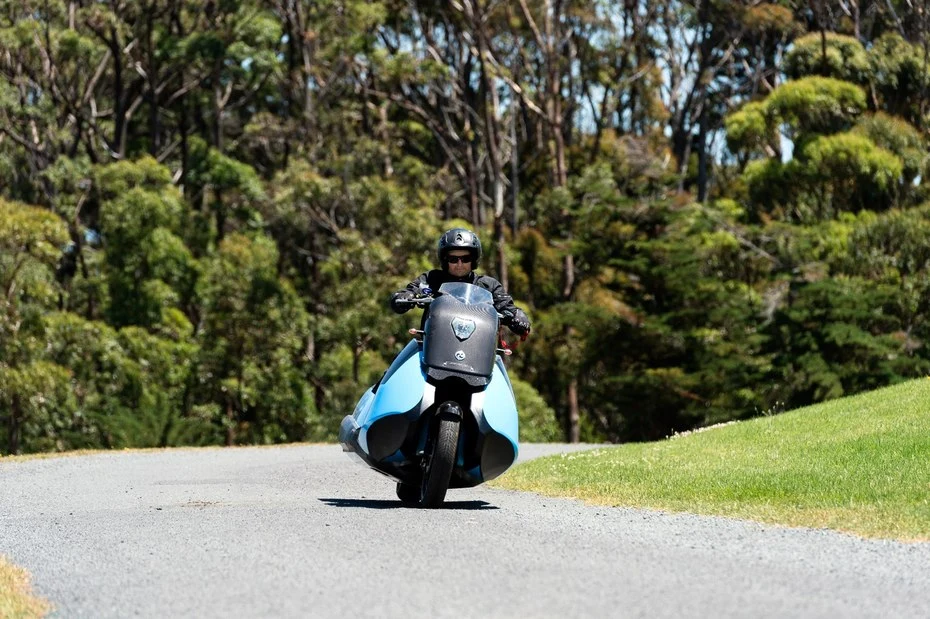 The Biski definitely doesn't look like the sleekest bike around, but its driver will be the one laughing when he leaves his buddies behind on the shore