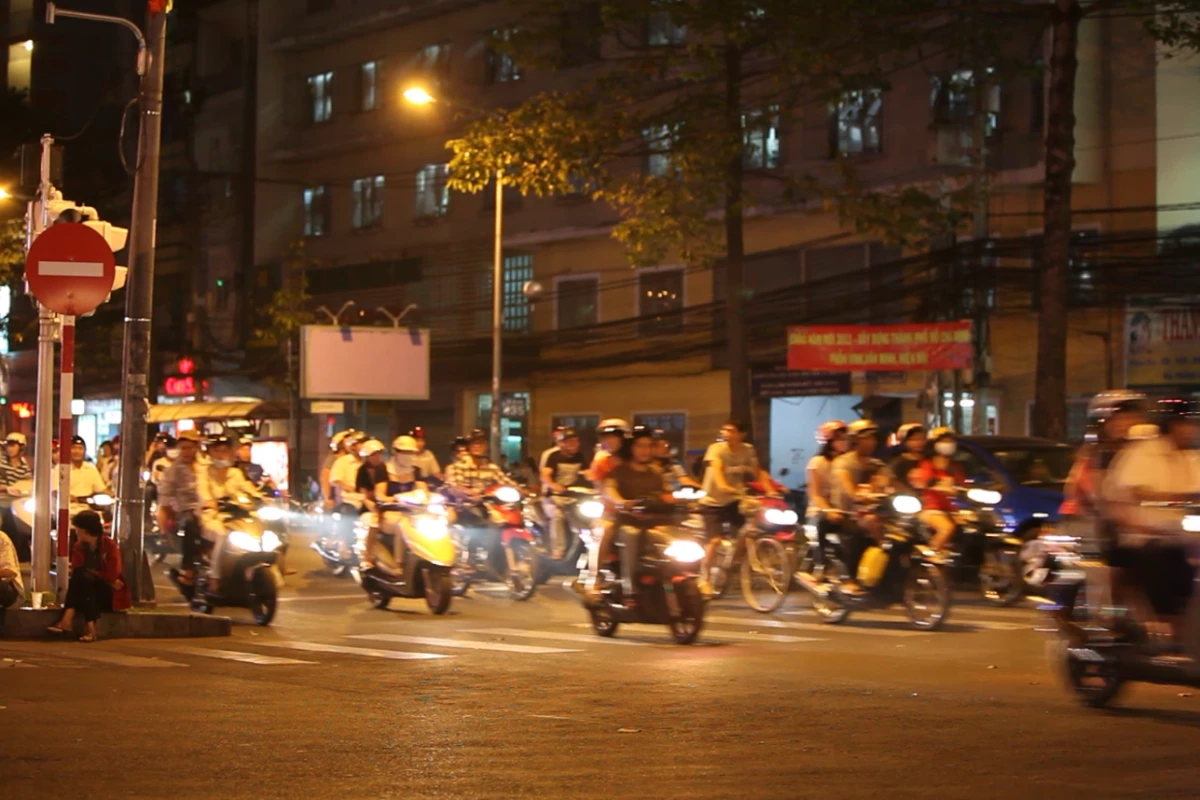 A slight shift in traffic composition from cars to motorcycles has been found to significantly reduce traffic congestion and emissions