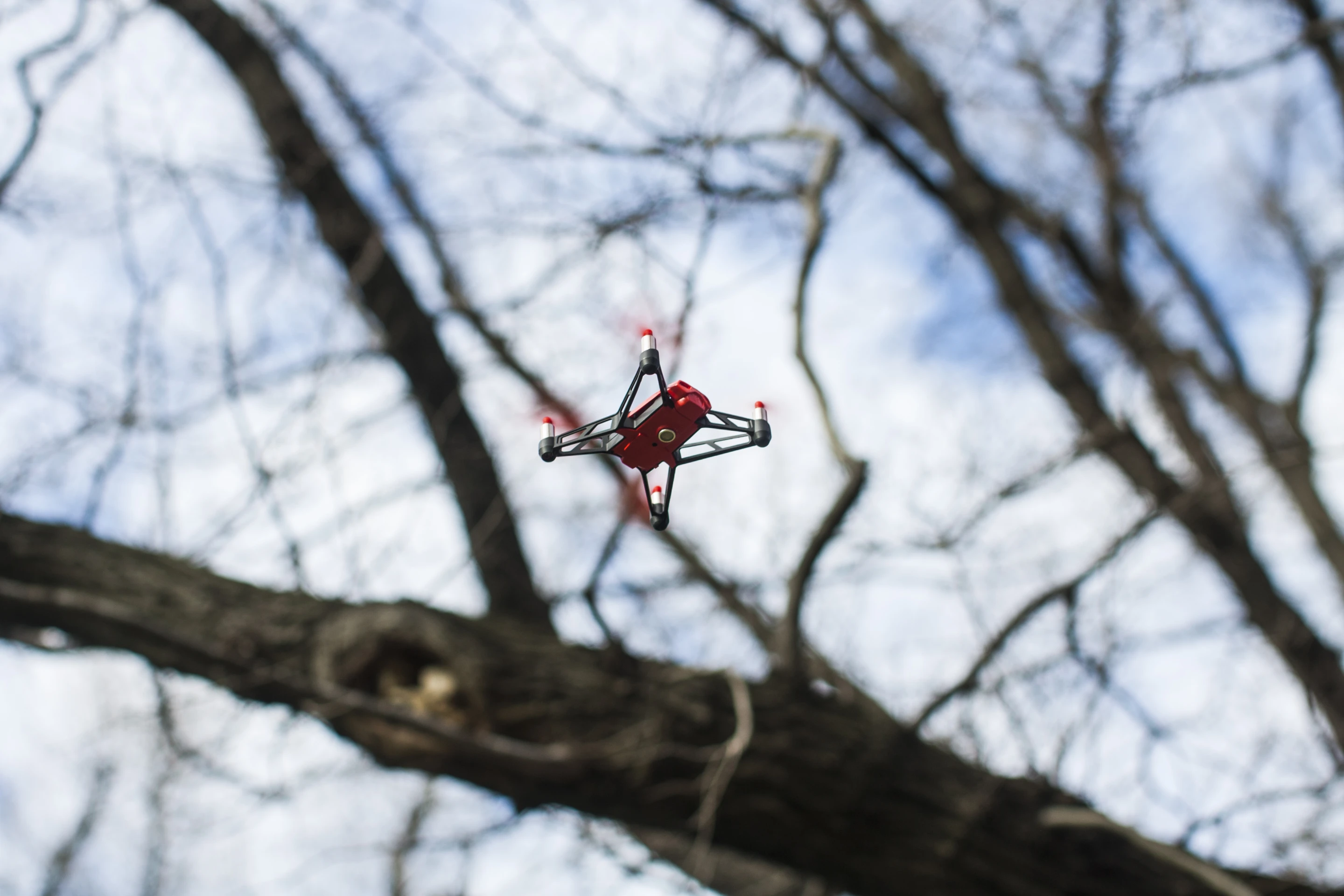 The drone also has a camera built-into the bottom to take stills (Photo: Nick Lavars/Gizmag)