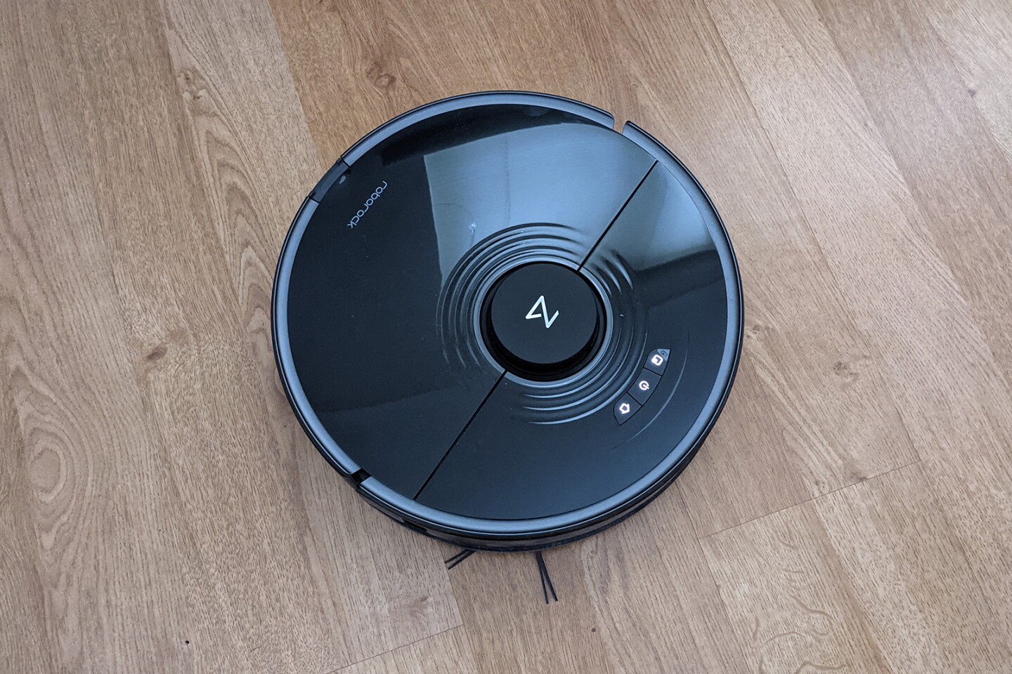 The Roborock S7 will find its way around obstacles very competently