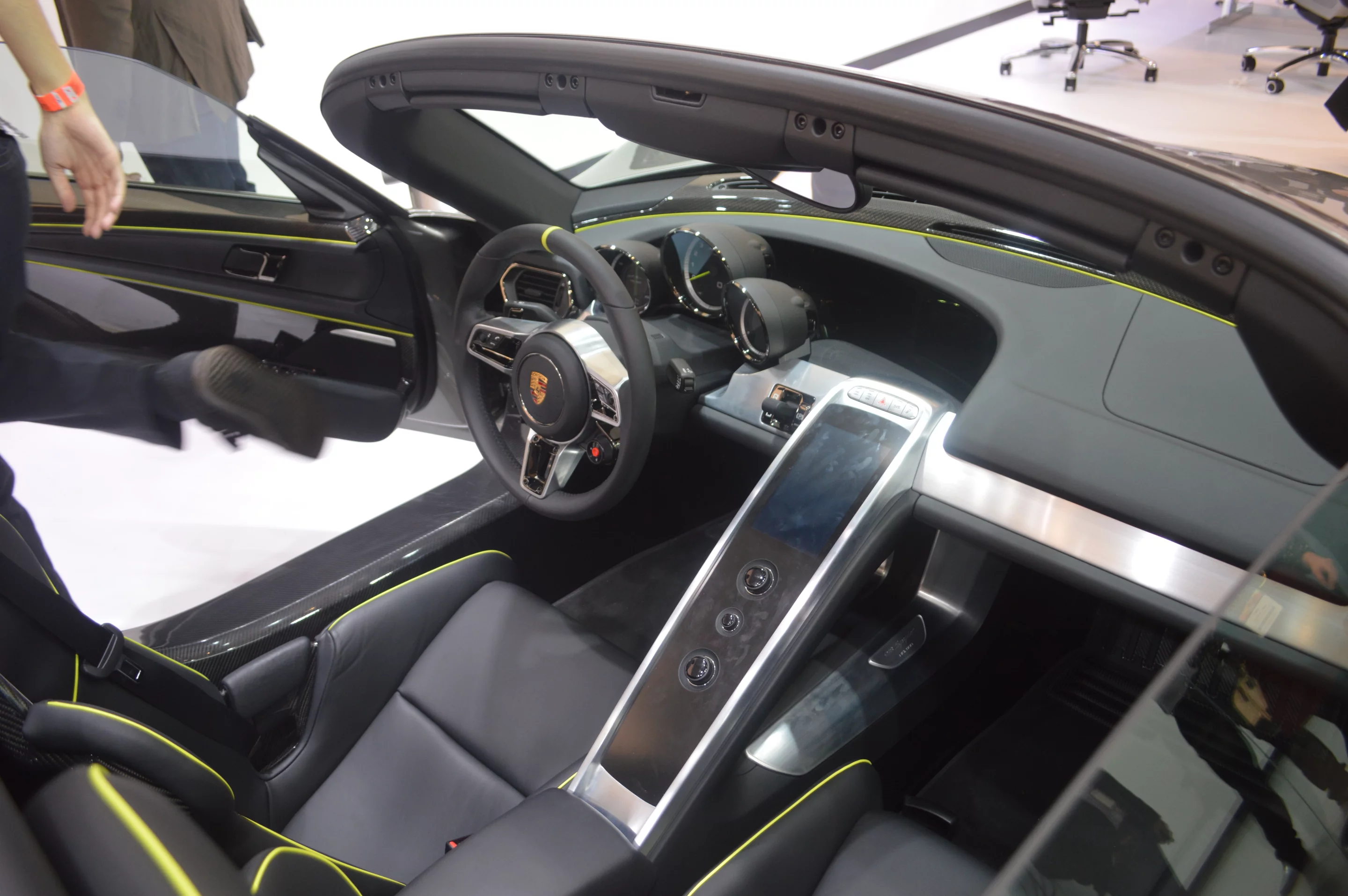 Inside the 918 Spyder (Photo: CC Weiss)