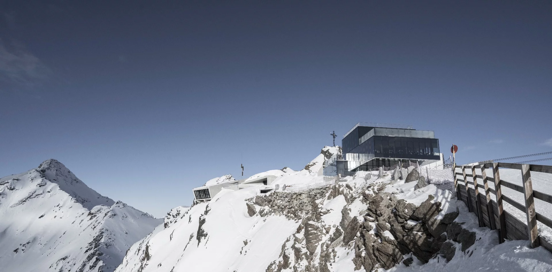 007 Elements is reachable only by cable car