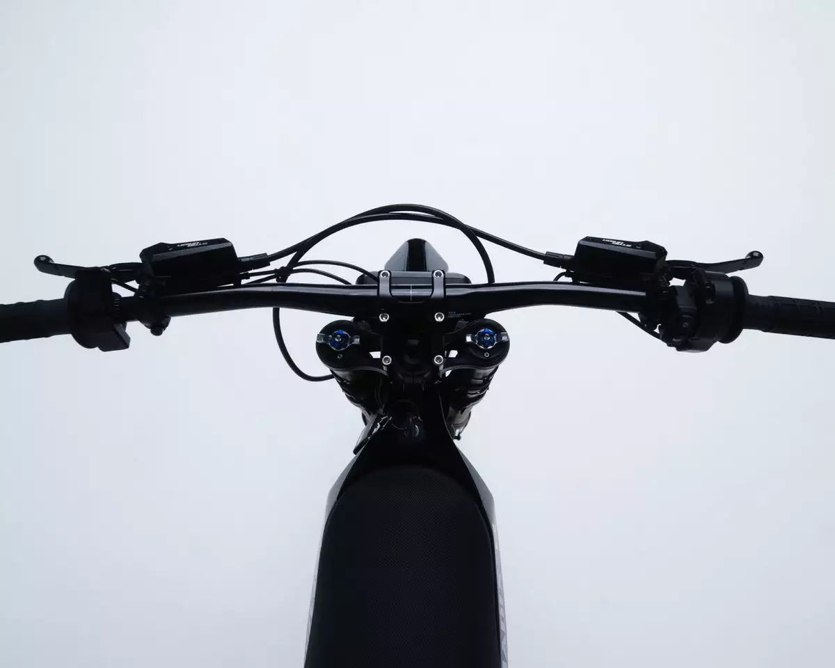 There's a nifty speed lock feature that allows you to PIN-lock the bike’s top speed