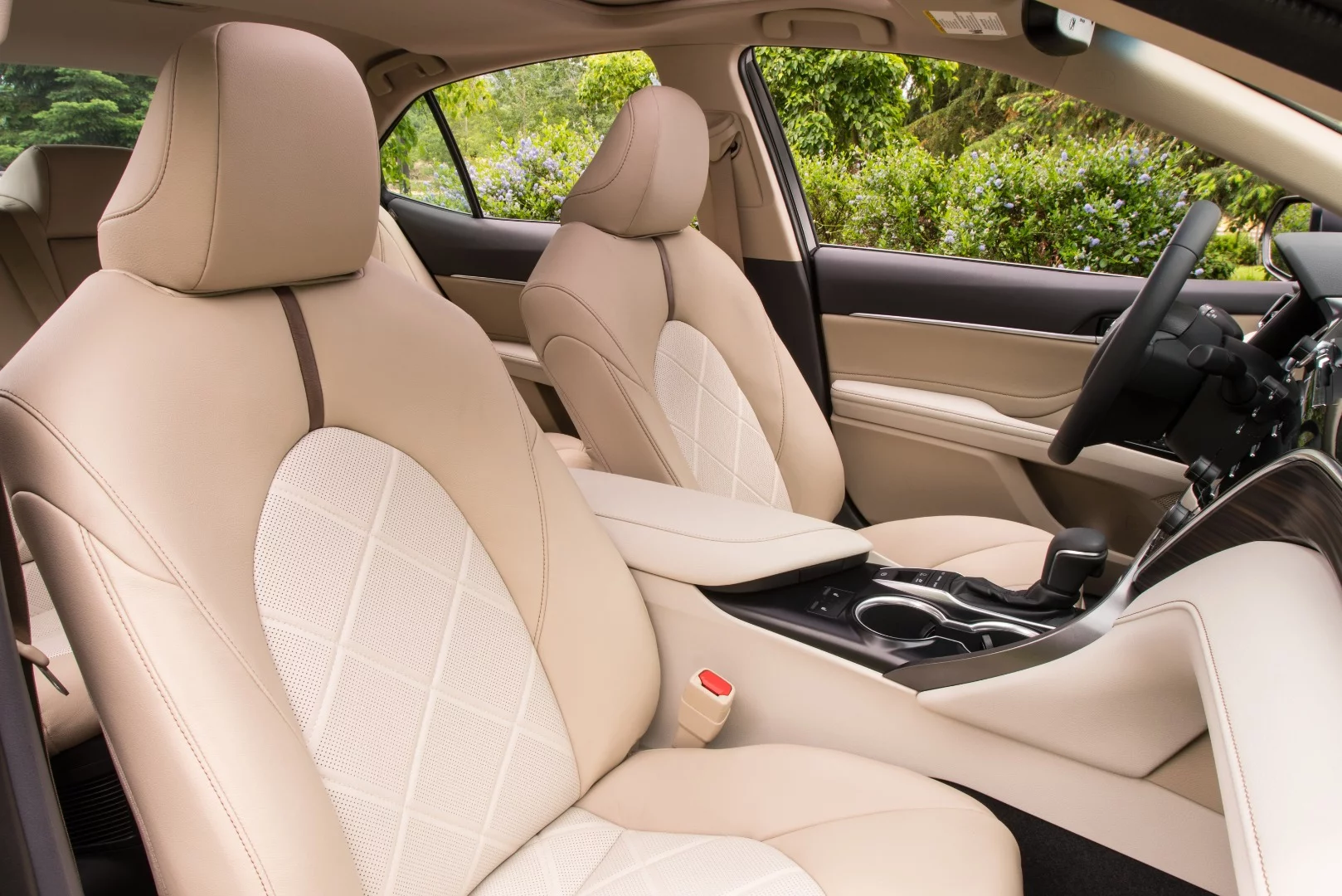 We like the seating in the 2018 Toyota Camry Hybrid, which is firm and well-designed