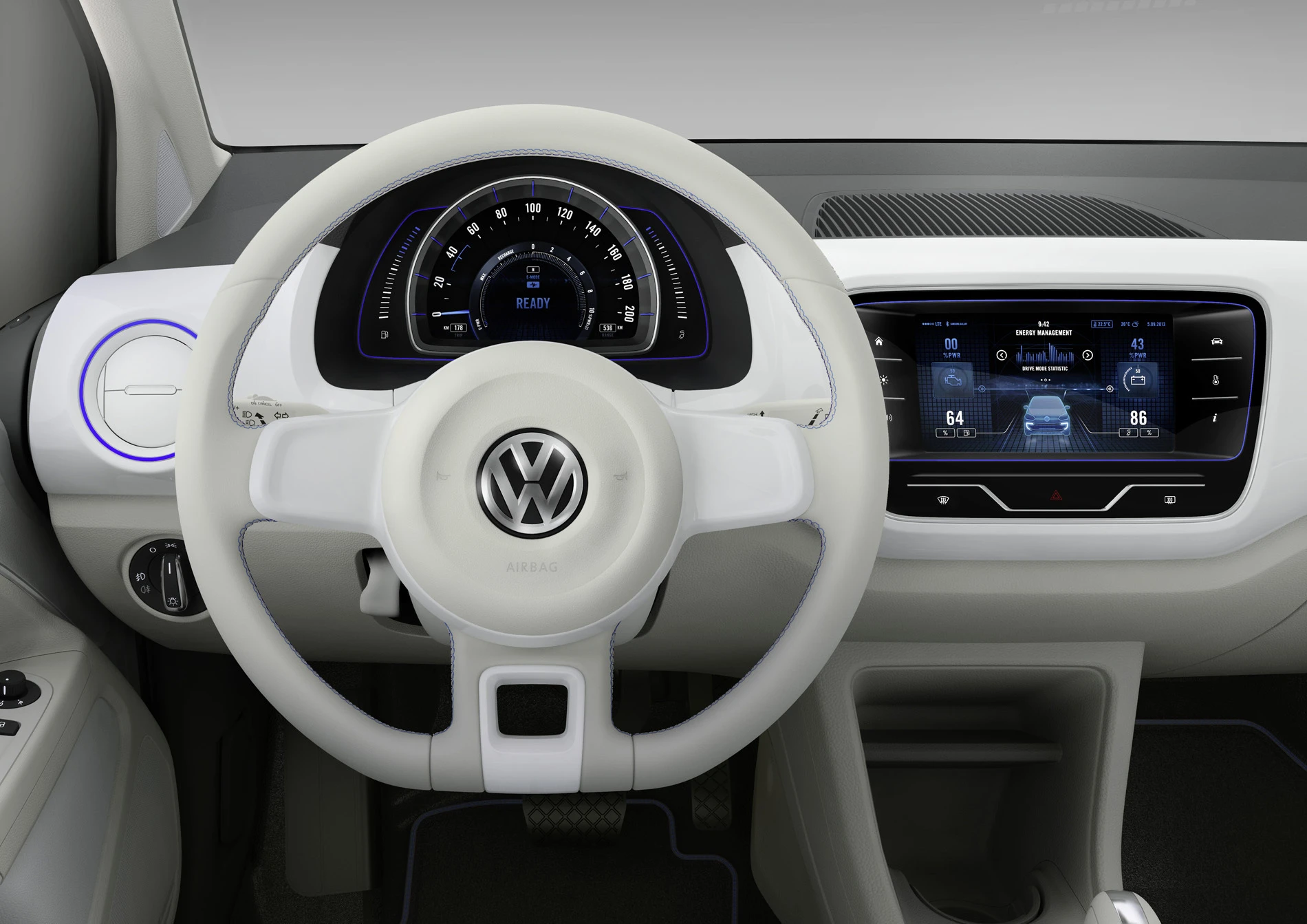 Digital display shows air quality, temperature and energy efficiencies and statistics for both drive modes