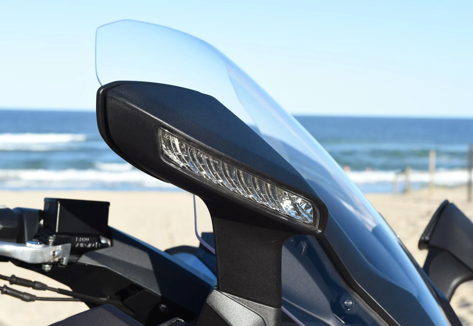 BMW's C650 GT: mirrors feature integrated indicators