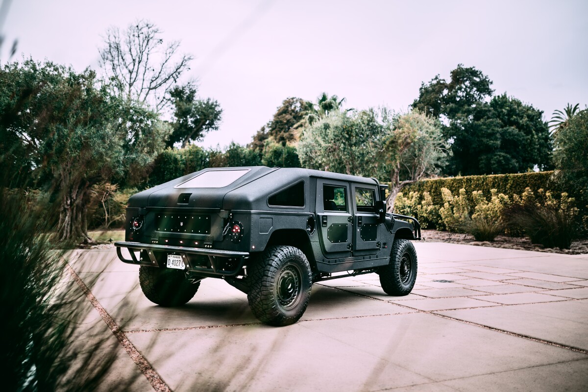 Air-Ride suspension is self balancing and offers up to 4 inches of pneumatic lift for serious off-roading
