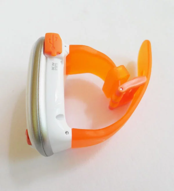 The LeapBand connects to a computer via a USB port (Photo: Lakshmi Sandhana/Gizmag)