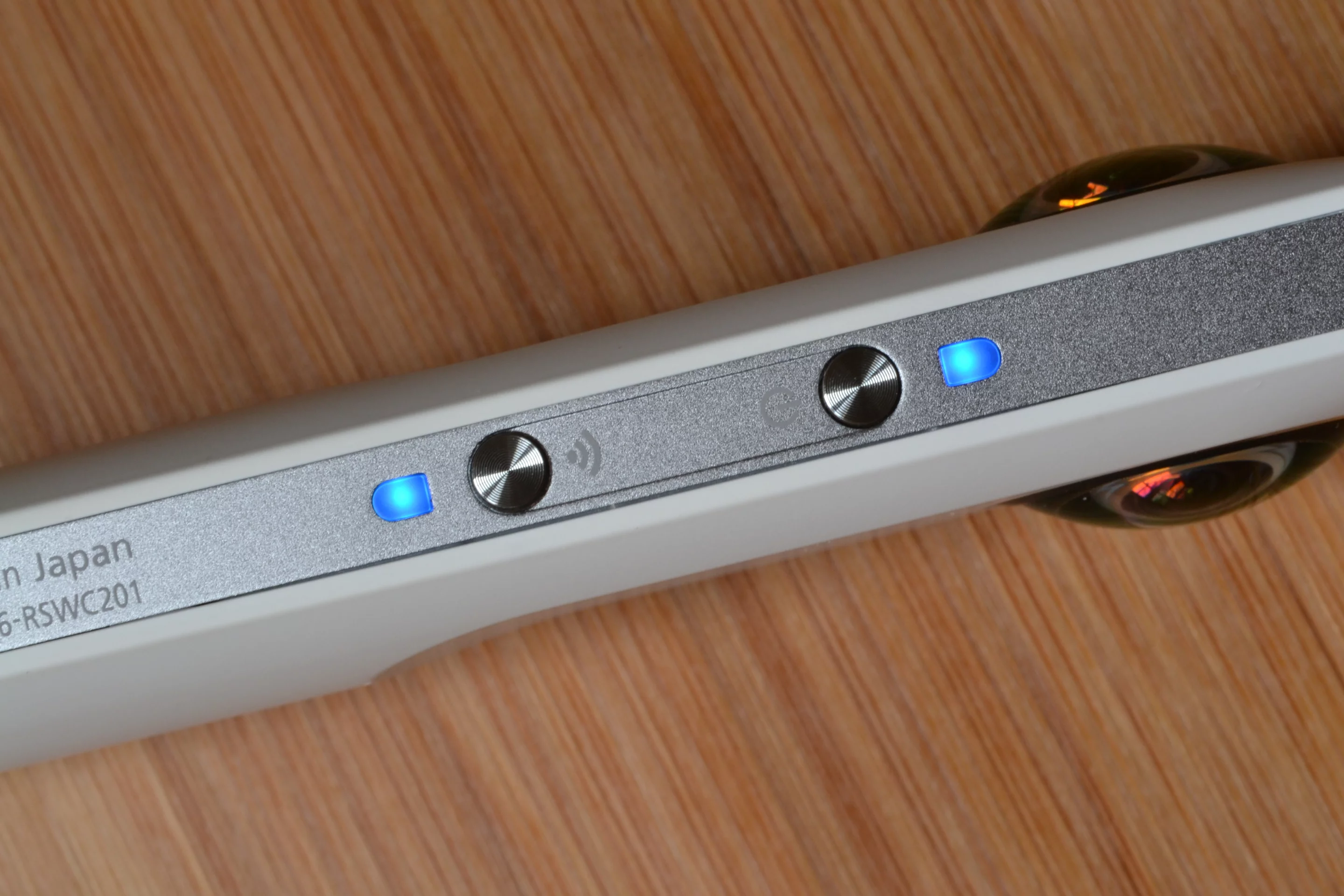 The power button (right) and the wireless connect button (left), both with LED status lights