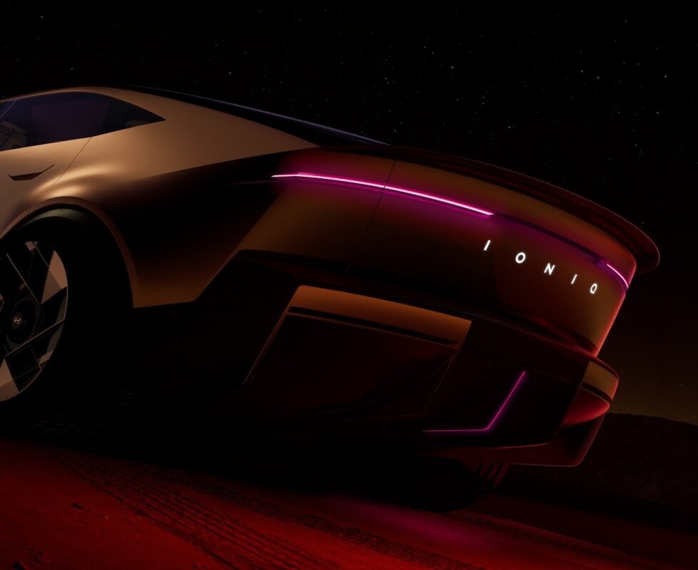 Hyundai concept cars let design run wild, in opposite directions