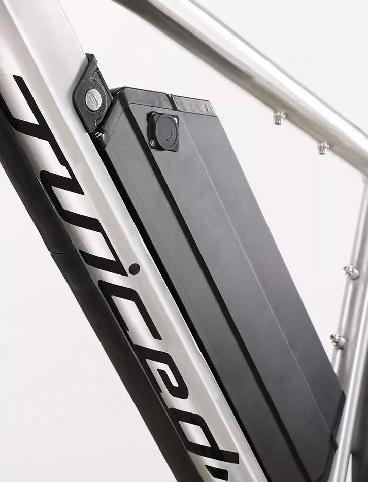 Juiced RipCurrent S: lockable frame-mounted battery