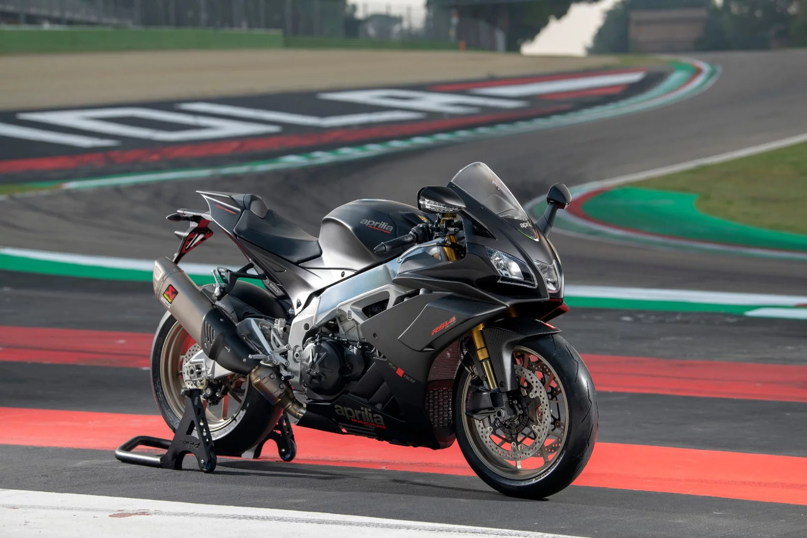 The 1100 Factory is easily distinguished by its aerodynamic winglets and standard Akra exhaust