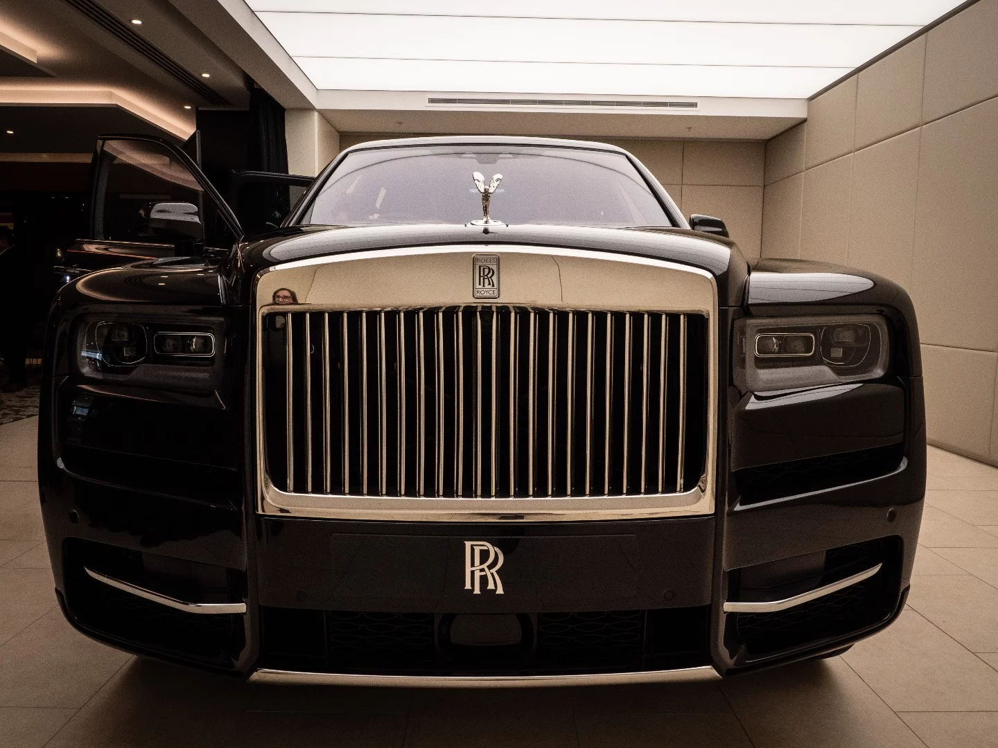 Rolls-Royce Cullinan: that's a hell of a moustache you've got there