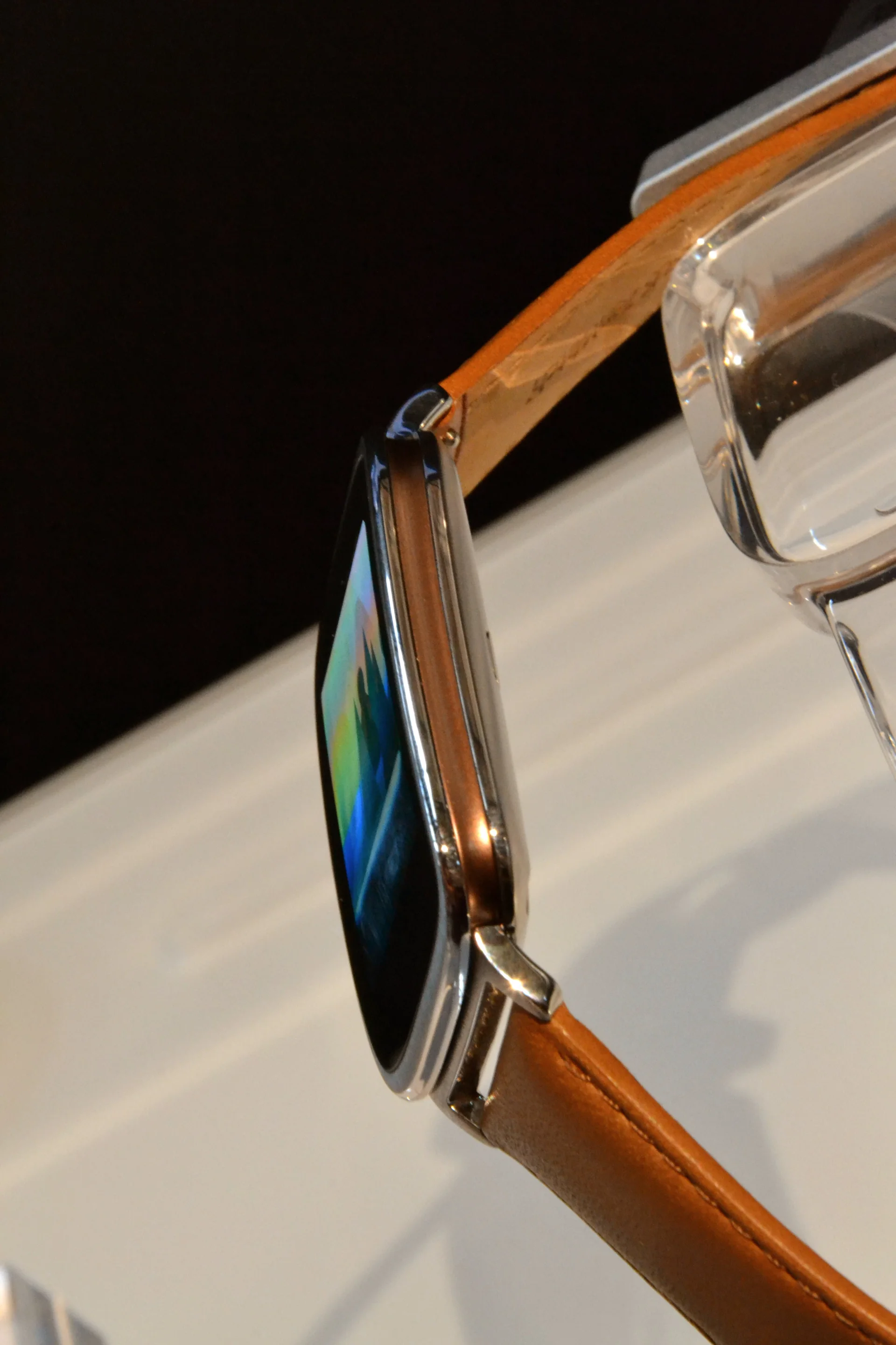 The ZenWatch features a stylish stainless steel case with a rose-gold colored band between the steel layers (Photo: Paul Ridden/Gizmag)