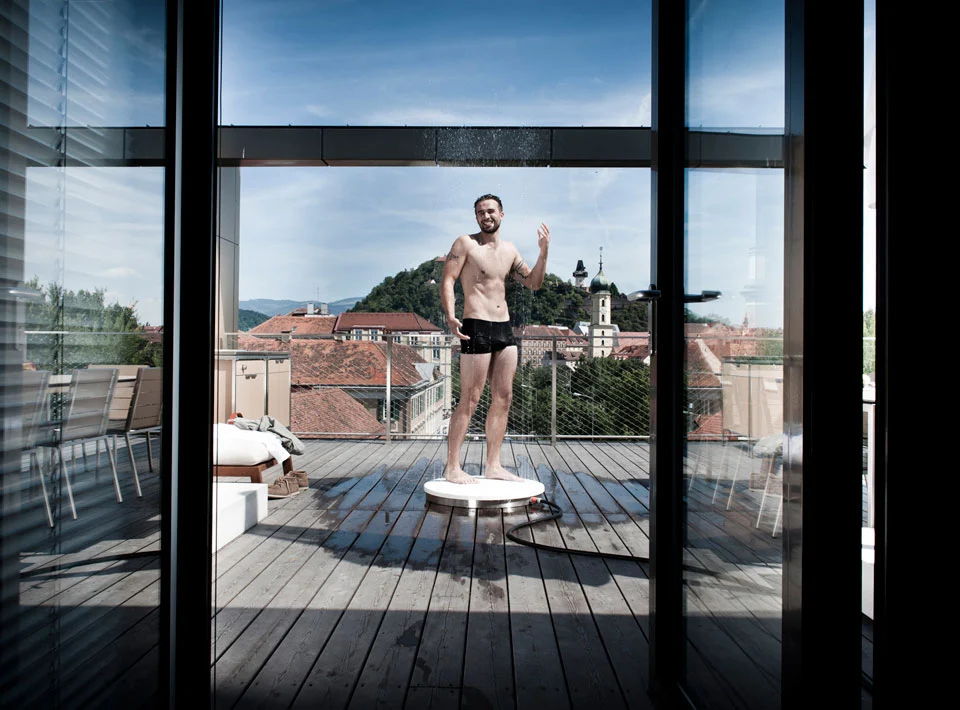 The Viteo Shower features a pressure-sensitive base unit to keep moving parts to a minimum