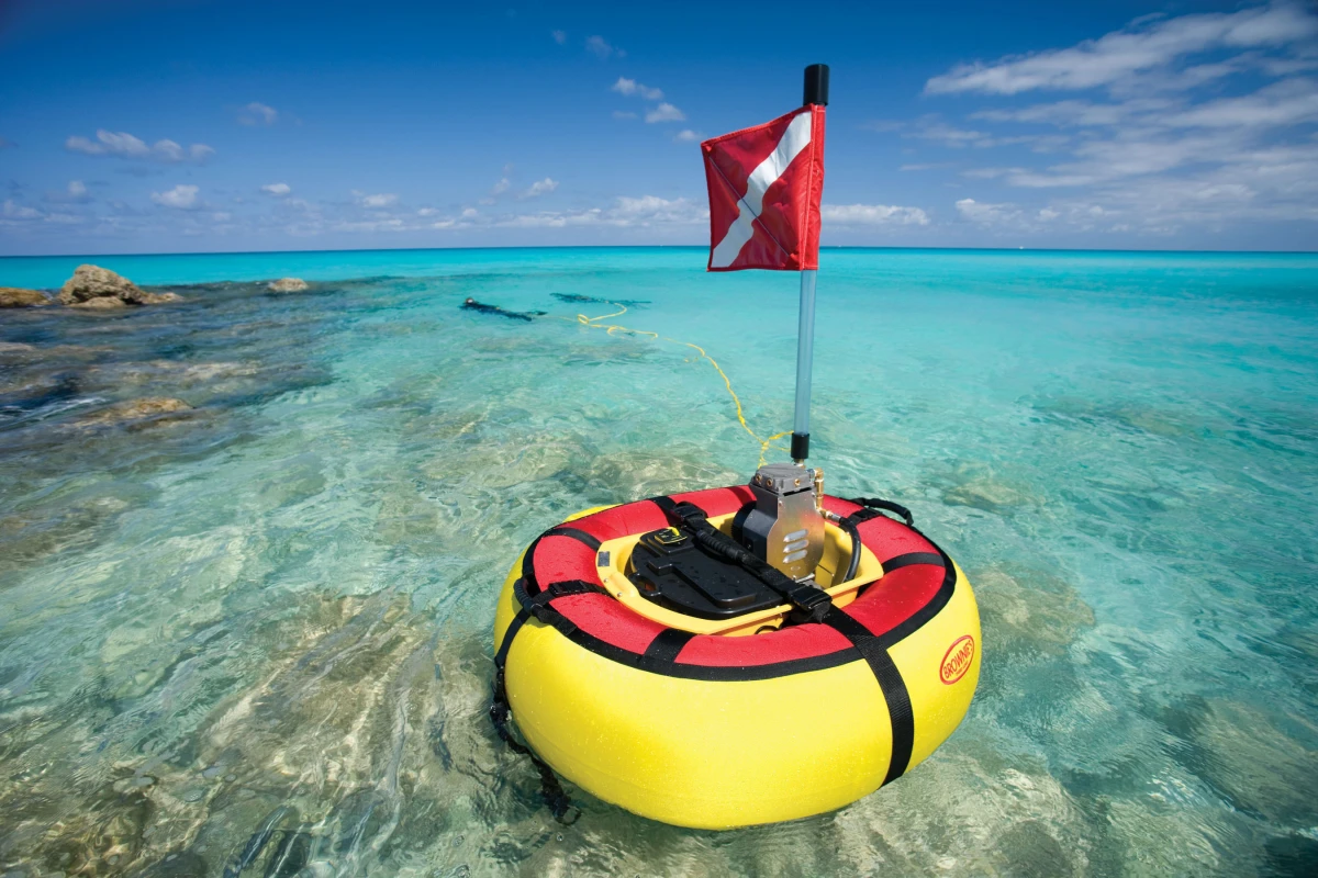 Brownie's VS335 Third Lung diving system automatically adjusts its compression speed according to the diver's need for air