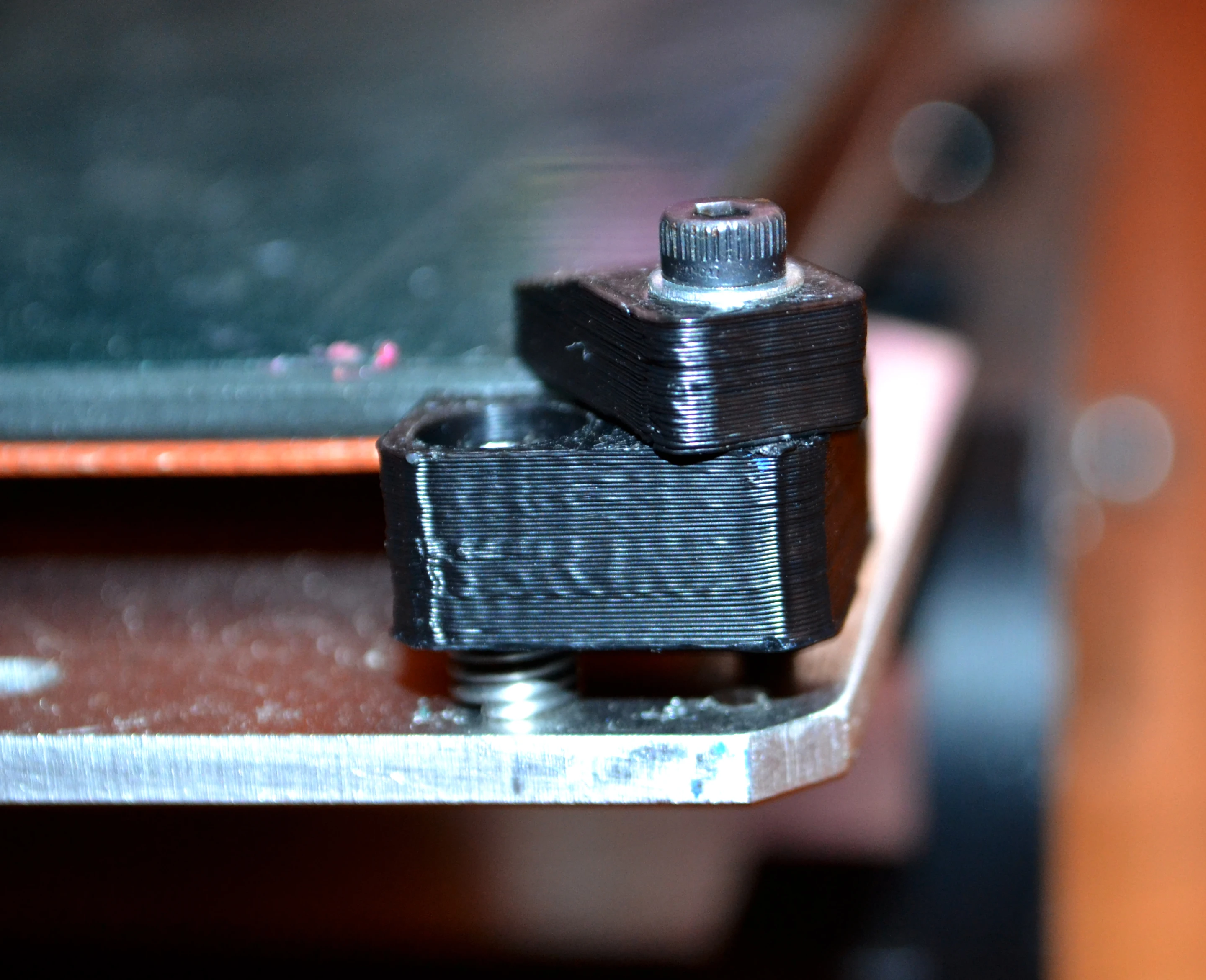 The platform leveling process can prove time-consuming and frustrating, as it requires finite tweaks of four allen screws