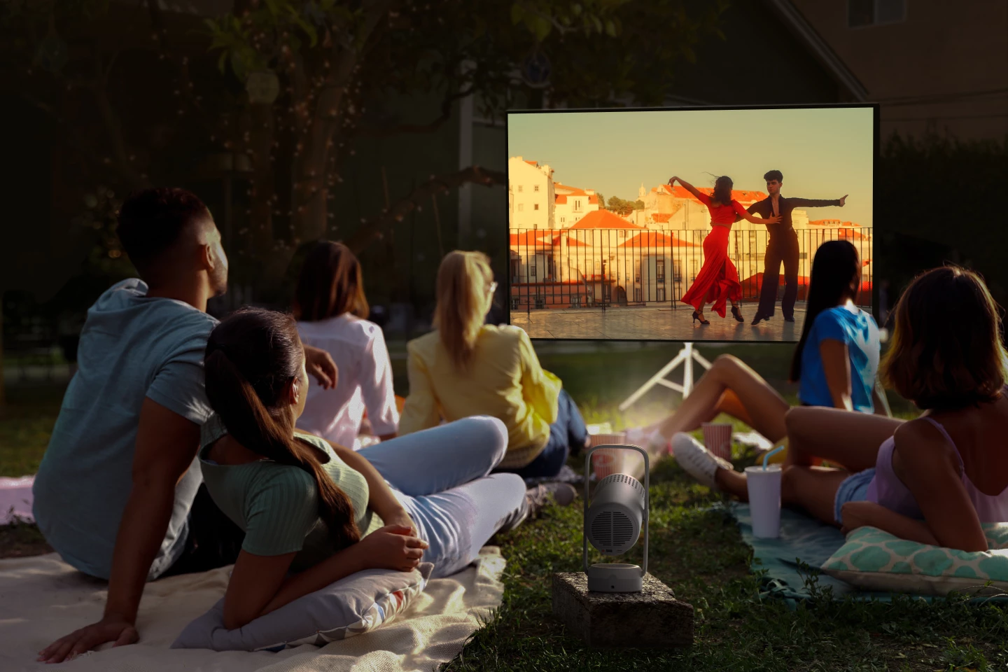 The Vibe One's built-in battery could last up to 1.2 hours in projector mode, or 4 hours just streaming music