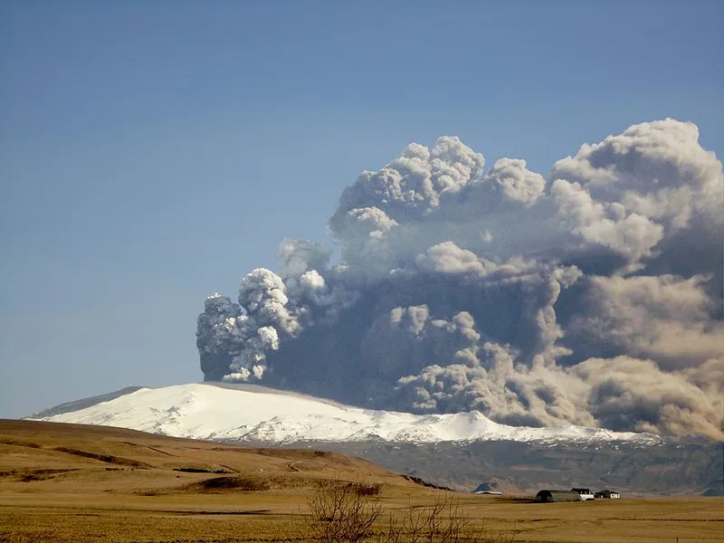 Two newly-developed coatings could protect the jet engines of airliners from the harmful effects of ash from volcanoes such as Icelands's Eyjafjallajokull(Photo: Arni Frioriksson)