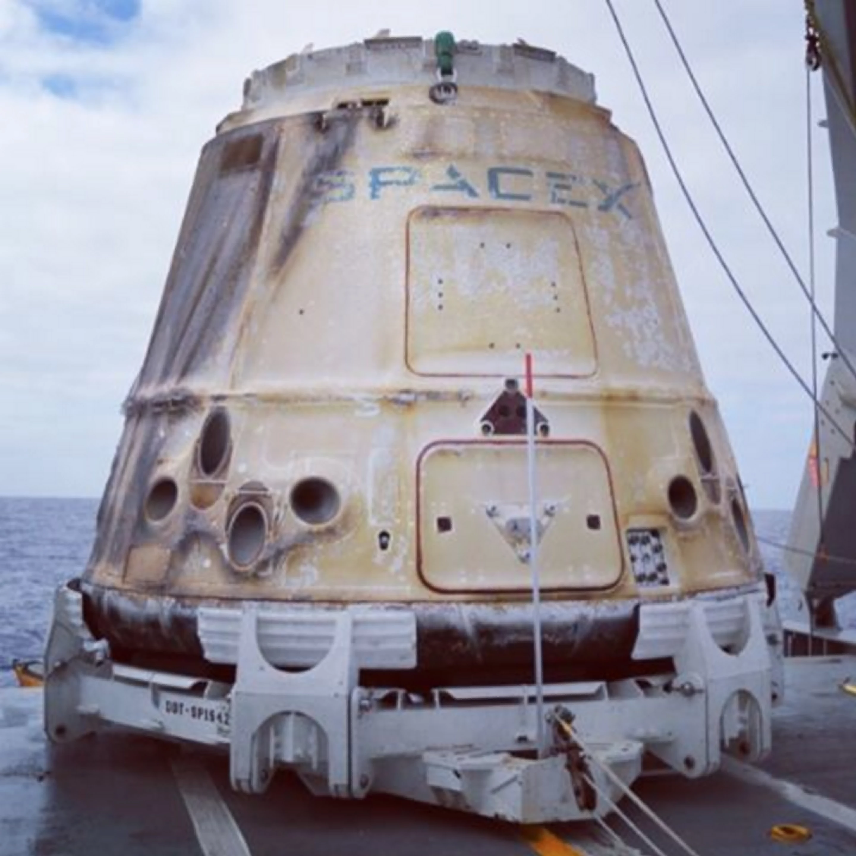 SpaceX's Dragon scuttles back to Earth with space-mice and science onboard