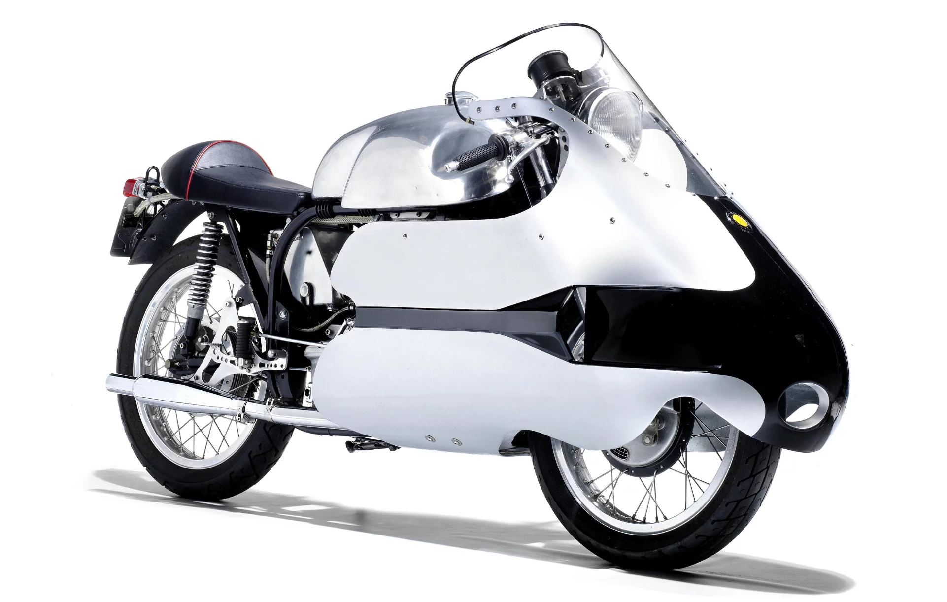 My final, wow-this-is-silly-cheap example is this 1959 period-correct special Norton-Velocette Venom engine in a MODEL 99 frame, complete with a dustbin fairing. The reciepts from getting this bike into this condition would total more than it sold for ... just EUR€9,200 (US$ 10,531).