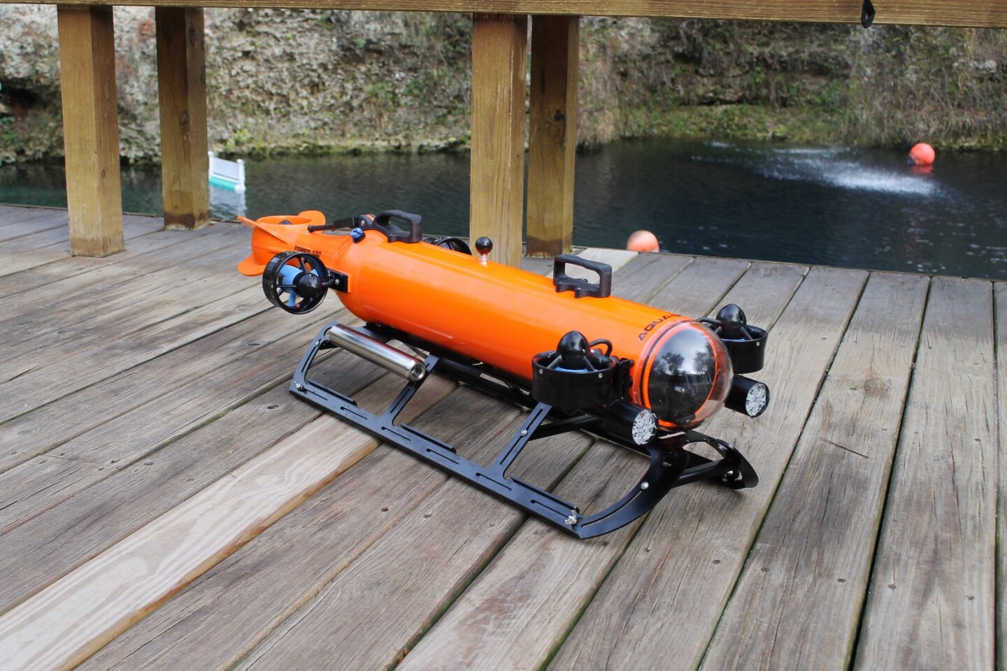There are two models of Integra, that can descend to maximum depths of either 100 or 300 meters (328 or 984 ft)