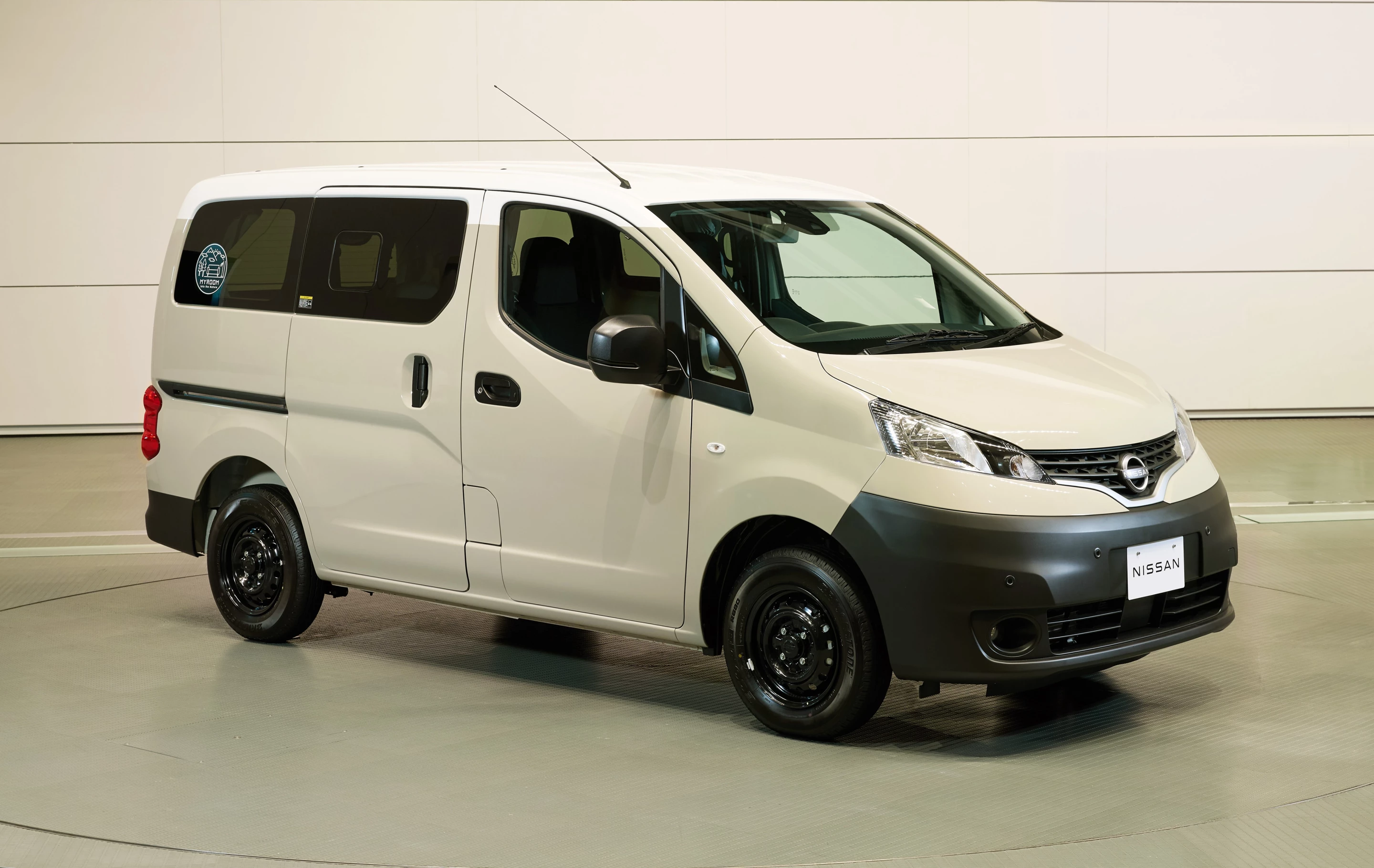 At just 440 cm long, the Nissan NV200 Vanette is a convenient city vehicle that now offers more opportunity to escape for the country and stay away a while