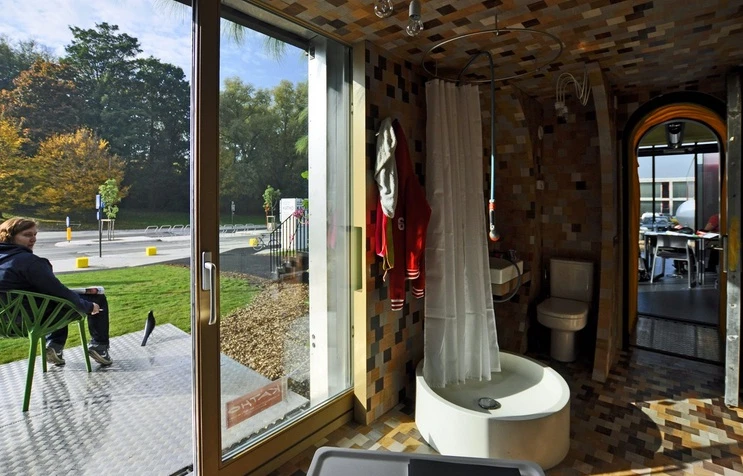 Each unit is individually decorated and comes complete with large windows, comfy bedding, modern bathroom facilities and innovative furniture design concepts