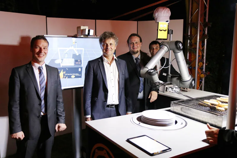 Mayor of Karlsruhe Dr. Frank Metrup (middle) with BratWurst Bot