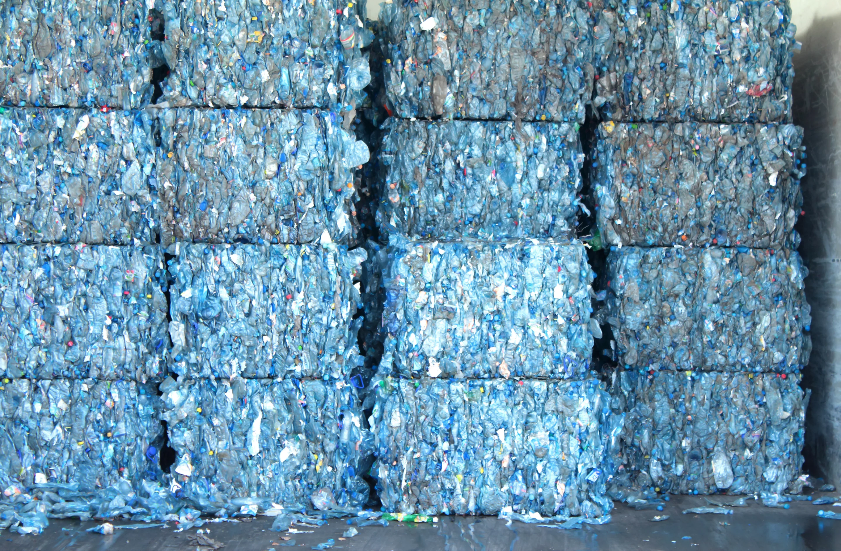 One ton of mineral paper can be created from 235 kg of pellets or PET beads