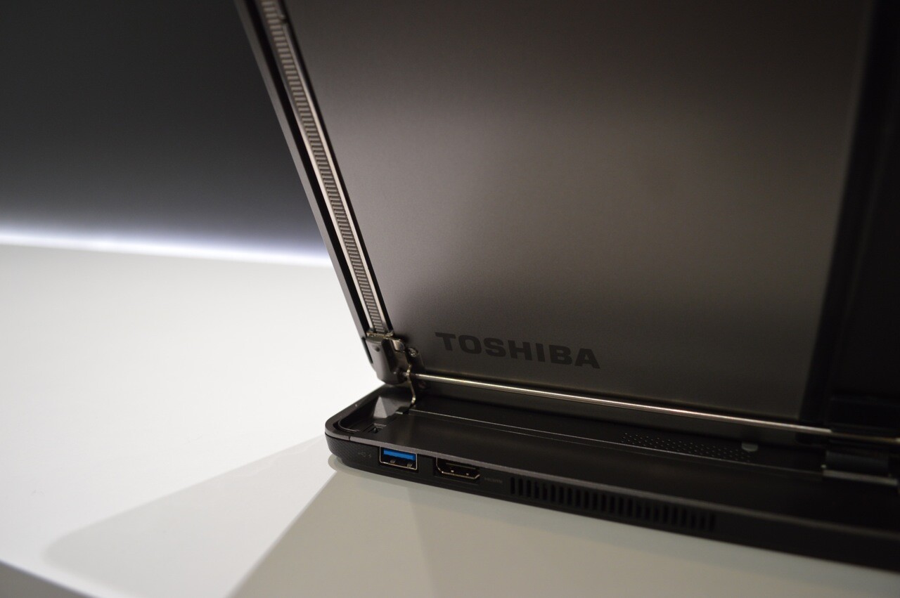 The tracks to the rear of the Toshiba U920t ultrabook hybrid