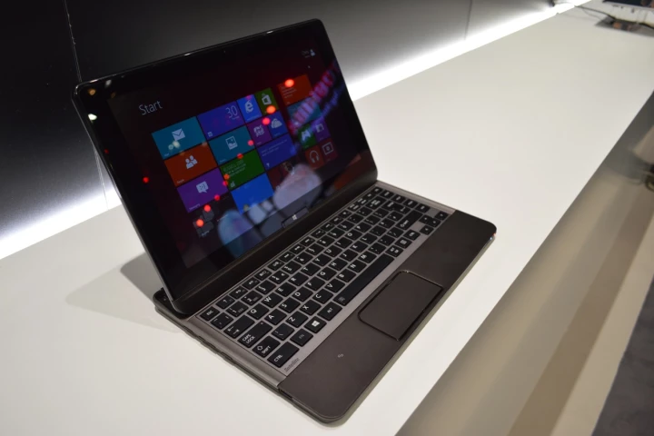 Gizmag goes hands on with the Toshiba U920t ultrabook hybrid