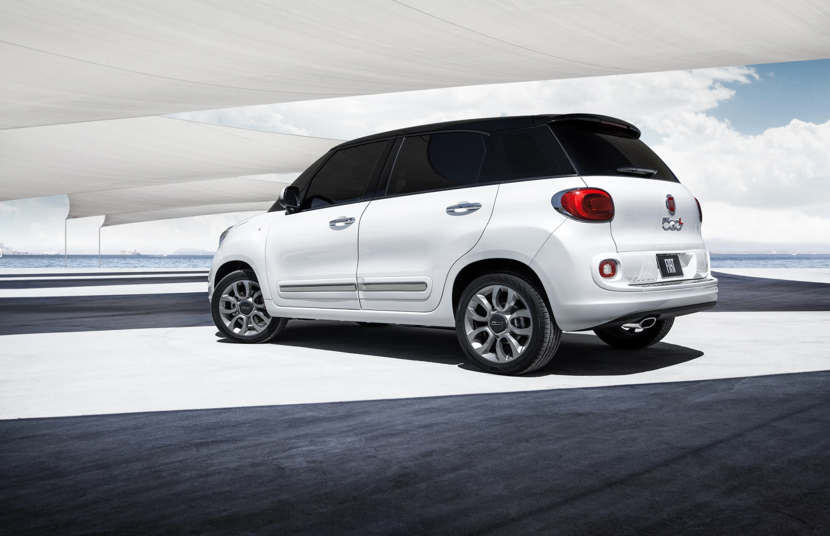 The rear quarter view of the Fiat 500L