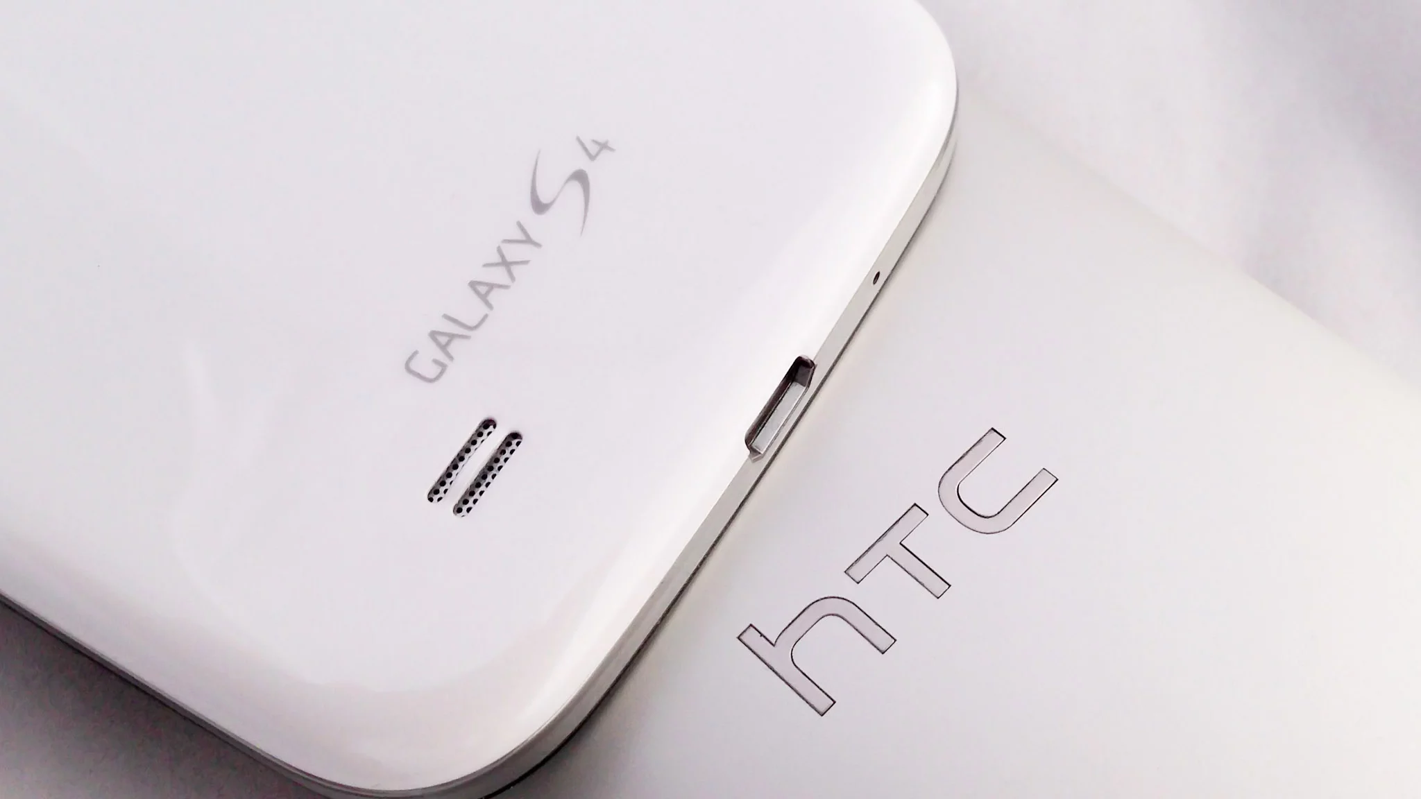 Gizmag delves deeper in comparing the Samsung Galaxy S4 and HTC One