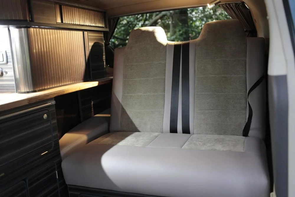 The two-seat bench of the EcoCamper