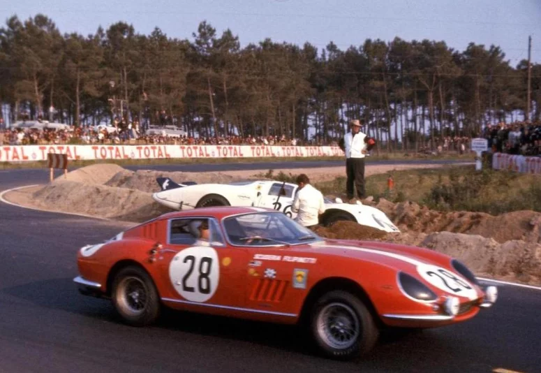 Not only were the physical properties of this car extremely impressive but the aesthetics also wowed the world