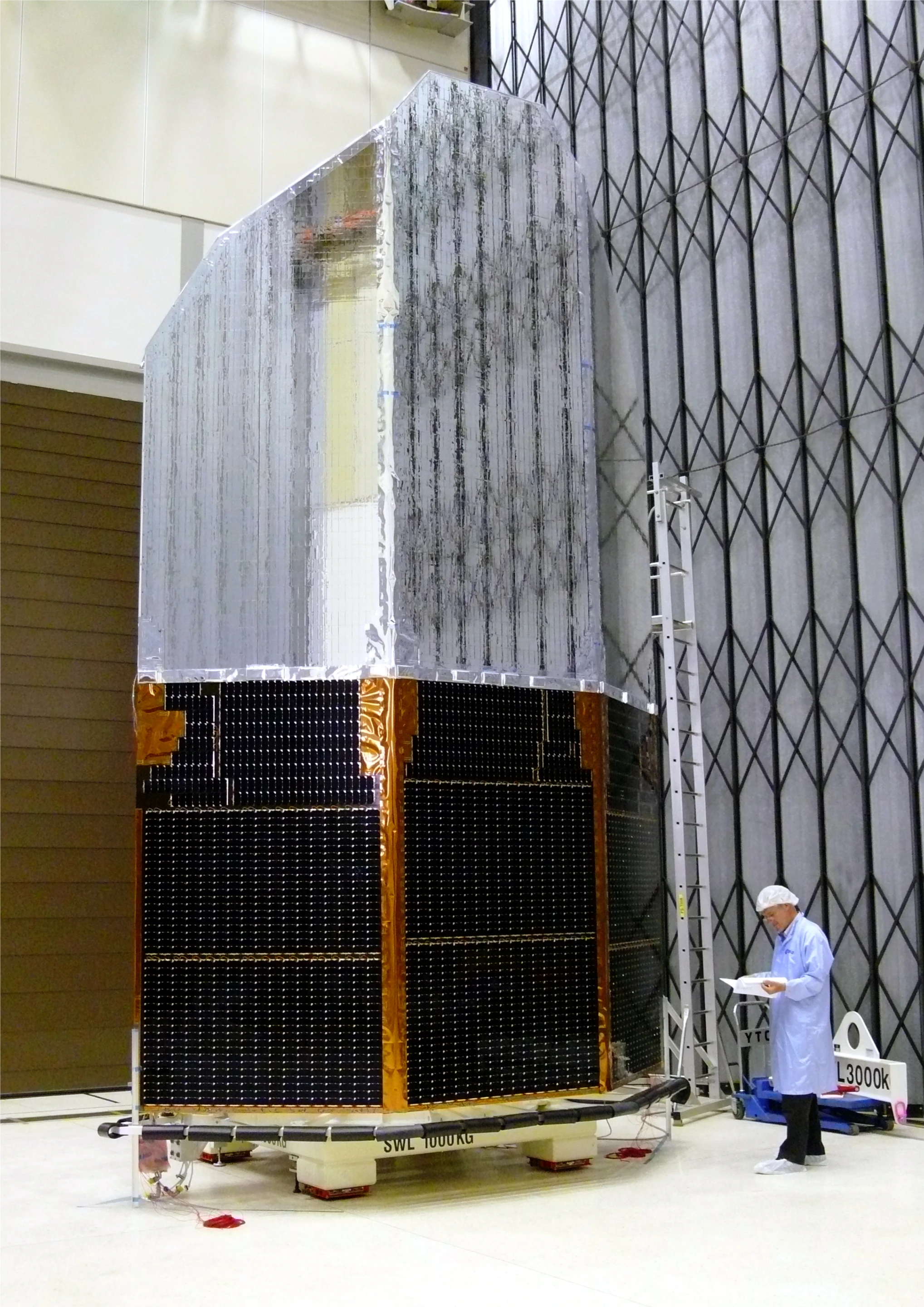 Solar array and sunshade (Image: ESA)