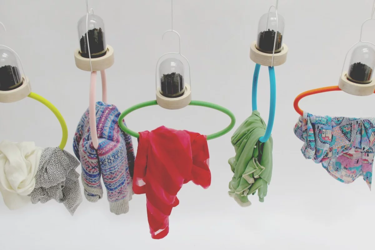 Bye Bye Laundry is a range of clothes hangers that uses the power of activated charcoal to absorb odors